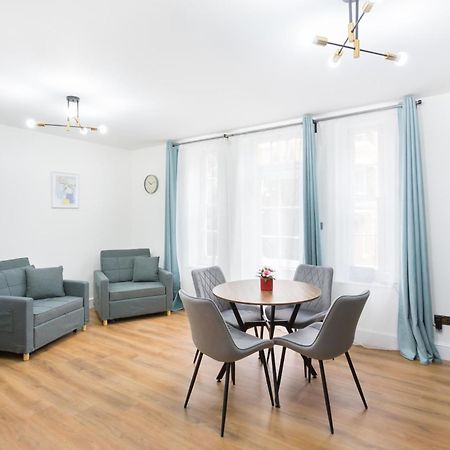 City Centre One Bedroom Apartment Next To Station, Newly Renovated Londen Buitenkant foto