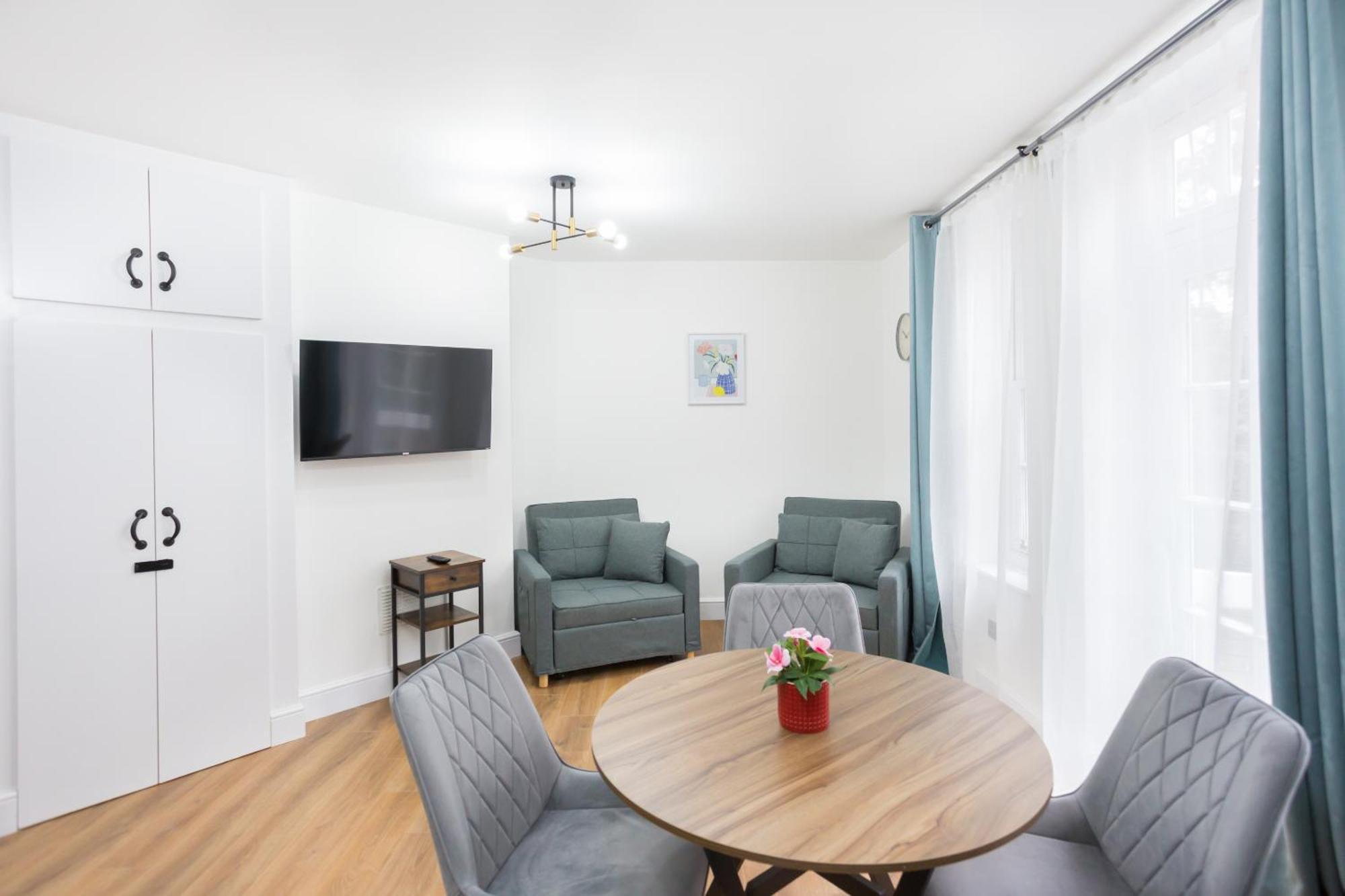 City Centre One Bedroom Apartment Next To Station, Newly Renovated Londen Buitenkant foto