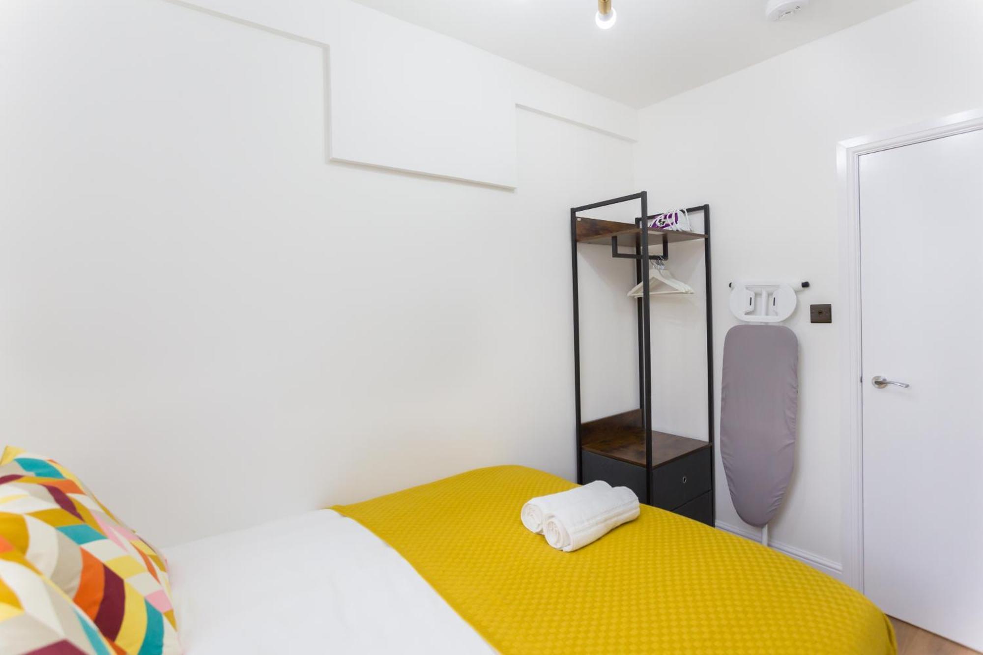 City Centre One Bedroom Apartment Next To Station, Newly Renovated Londen Buitenkant foto