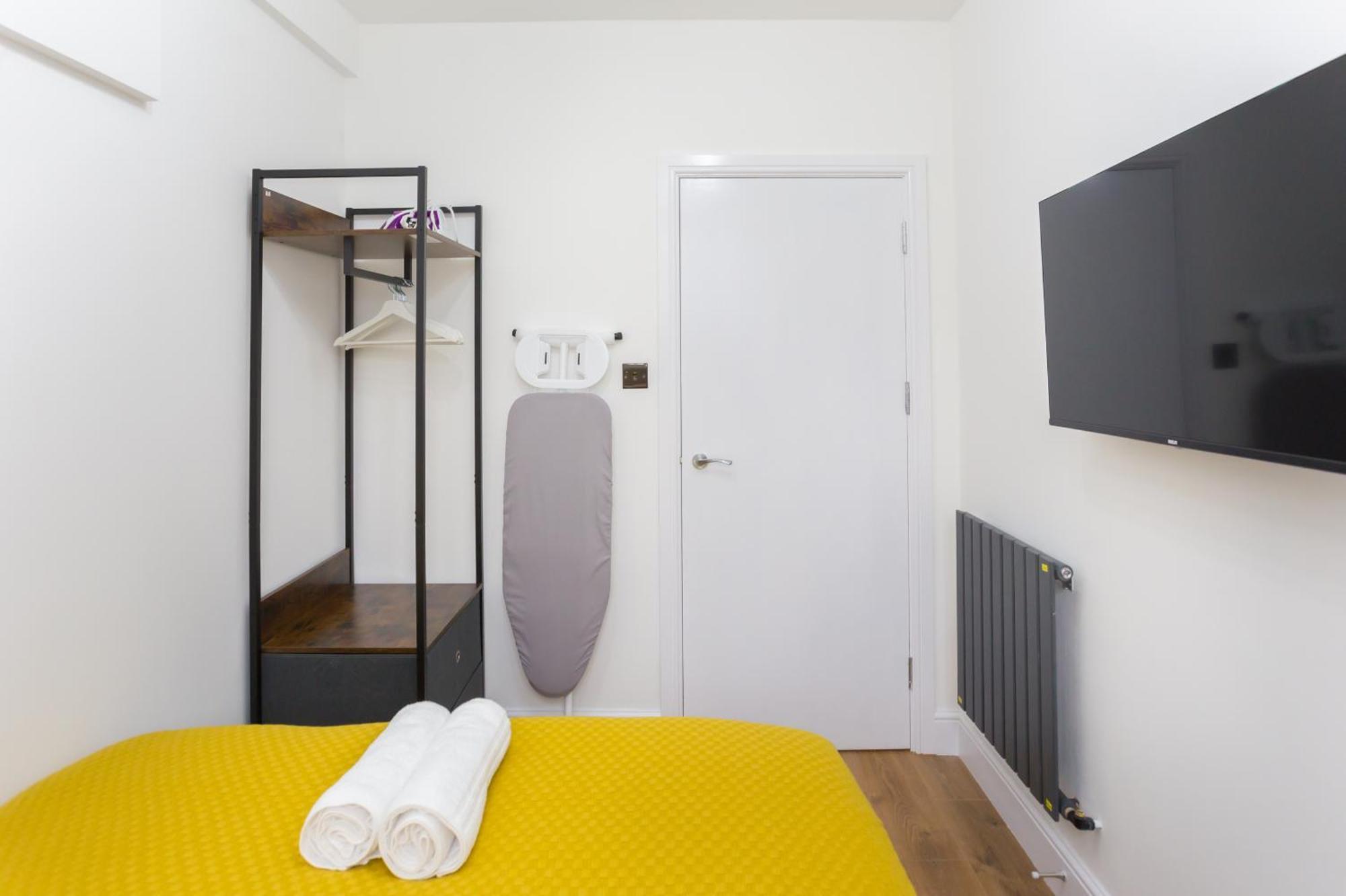 City Centre One Bedroom Apartment Next To Station, Newly Renovated Londen Buitenkant foto