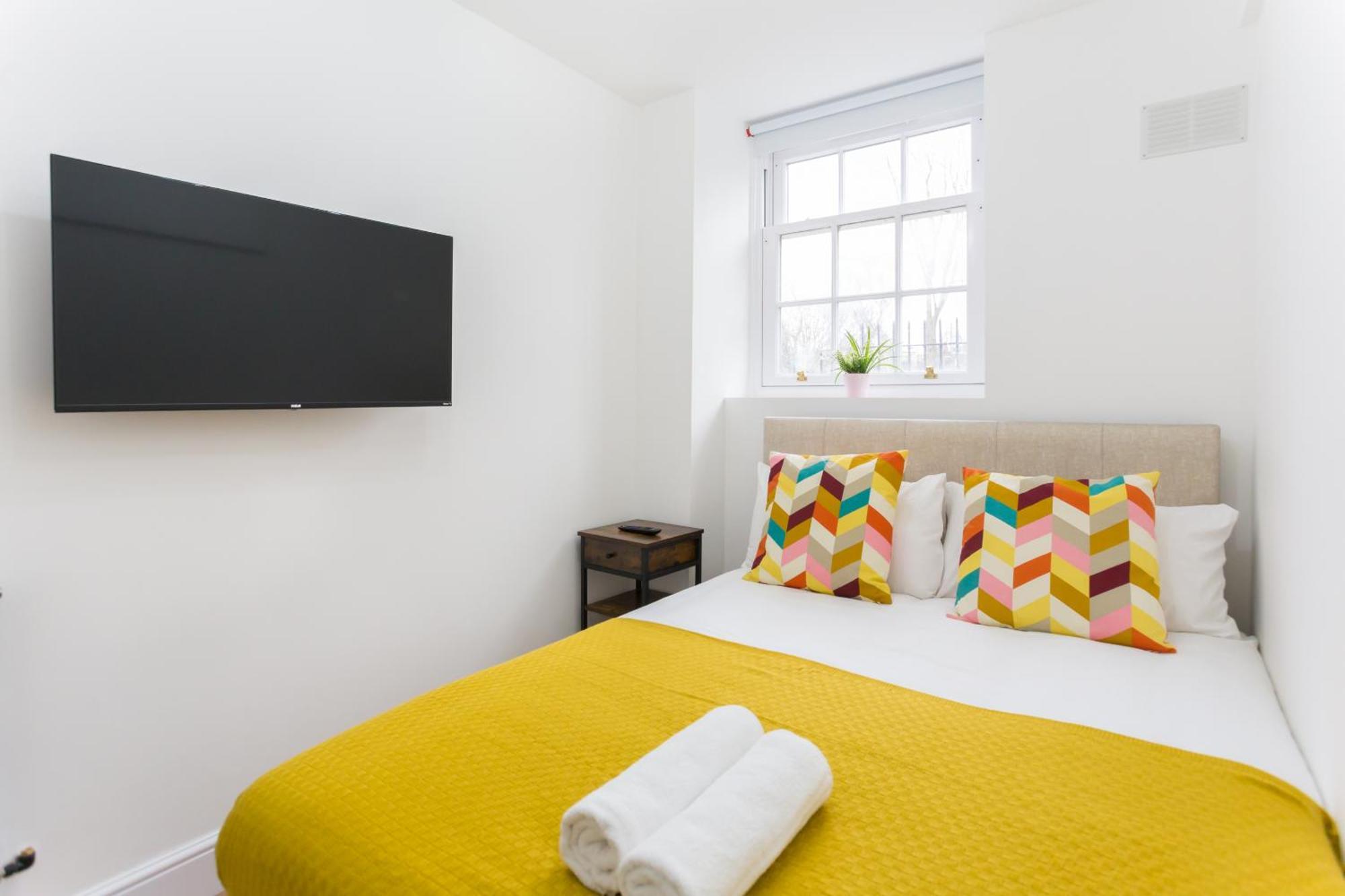 City Centre One Bedroom Apartment Next To Station, Newly Renovated Londen Buitenkant foto