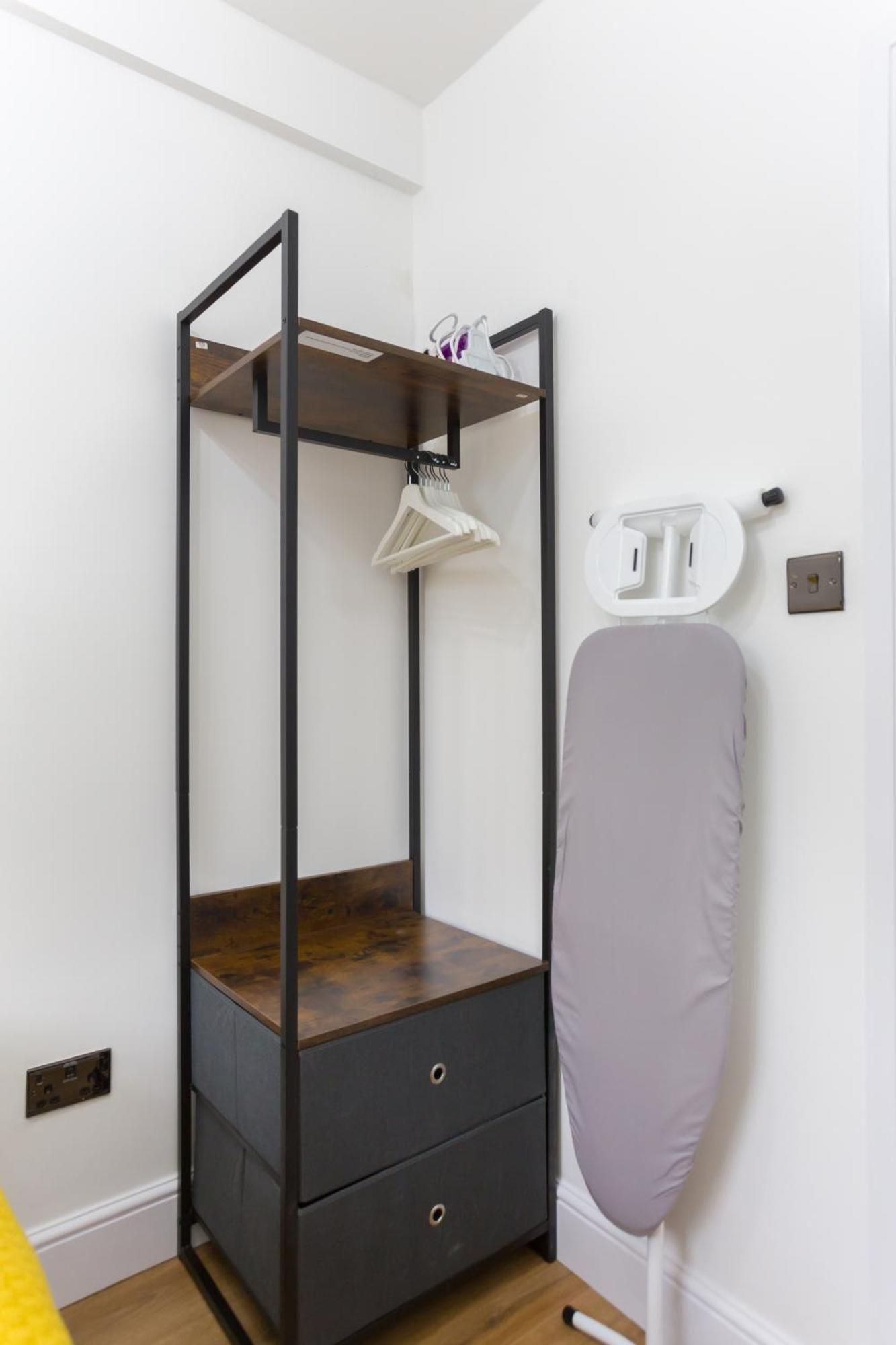 City Centre One Bedroom Apartment Next To Station, Newly Renovated Londen Buitenkant foto
