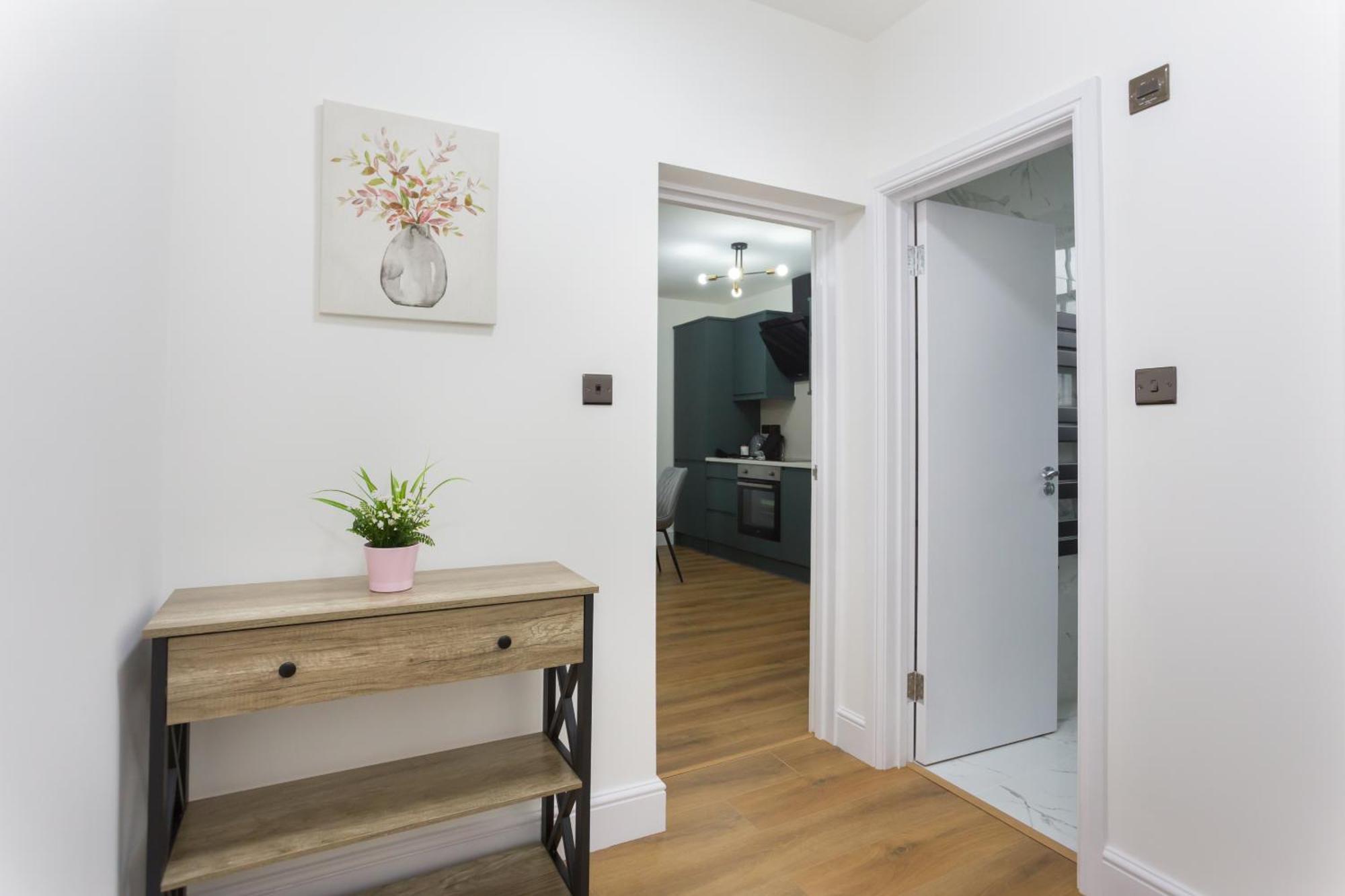 City Centre One Bedroom Apartment Next To Station, Newly Renovated Londen Buitenkant foto