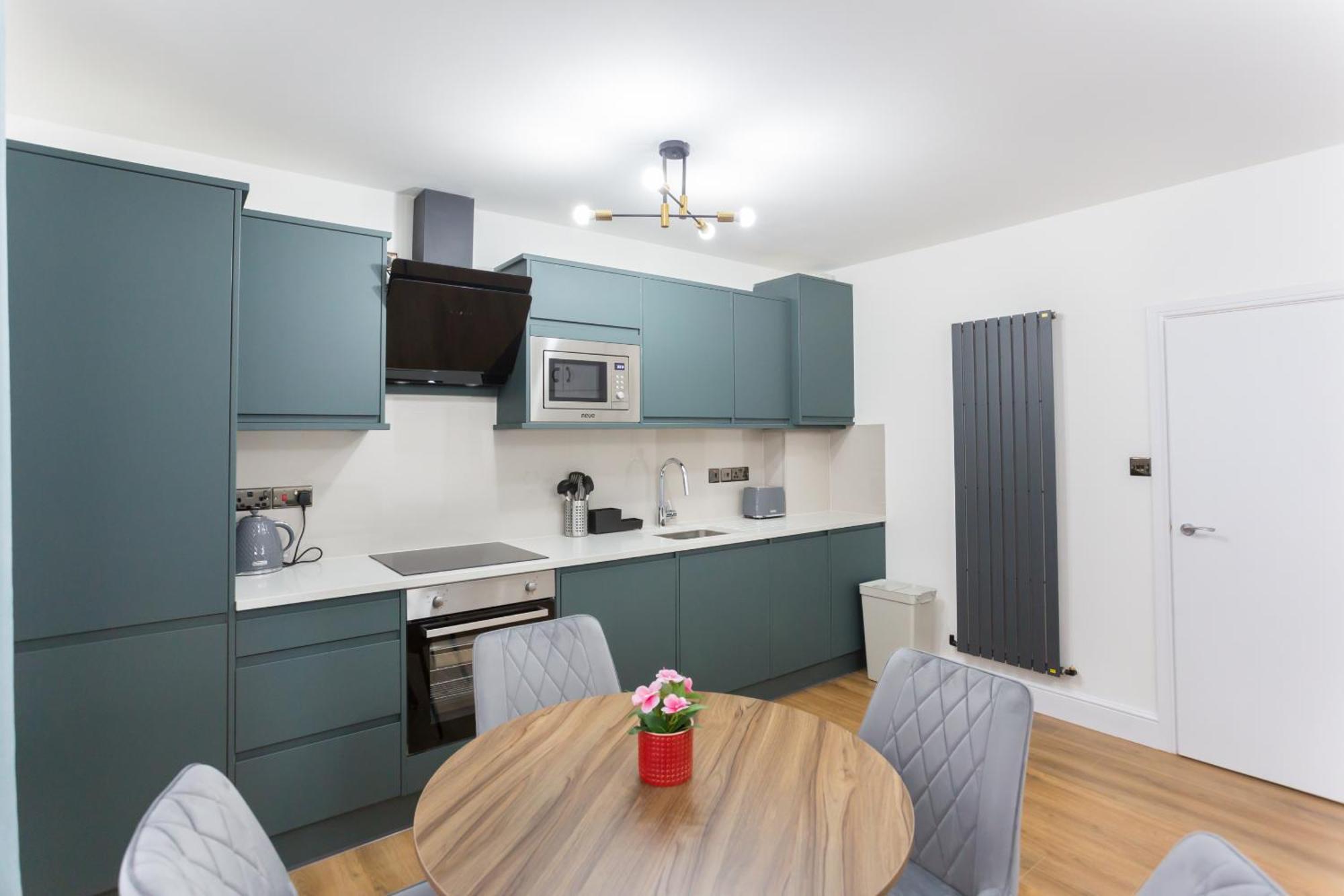 City Centre One Bedroom Apartment Next To Station, Newly Renovated Londen Buitenkant foto