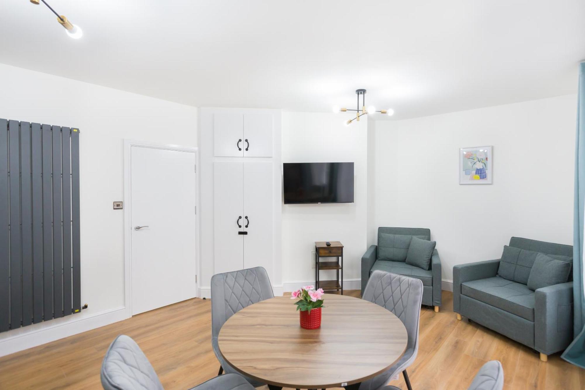 City Centre One Bedroom Apartment Next To Station, Newly Renovated Londen Buitenkant foto
