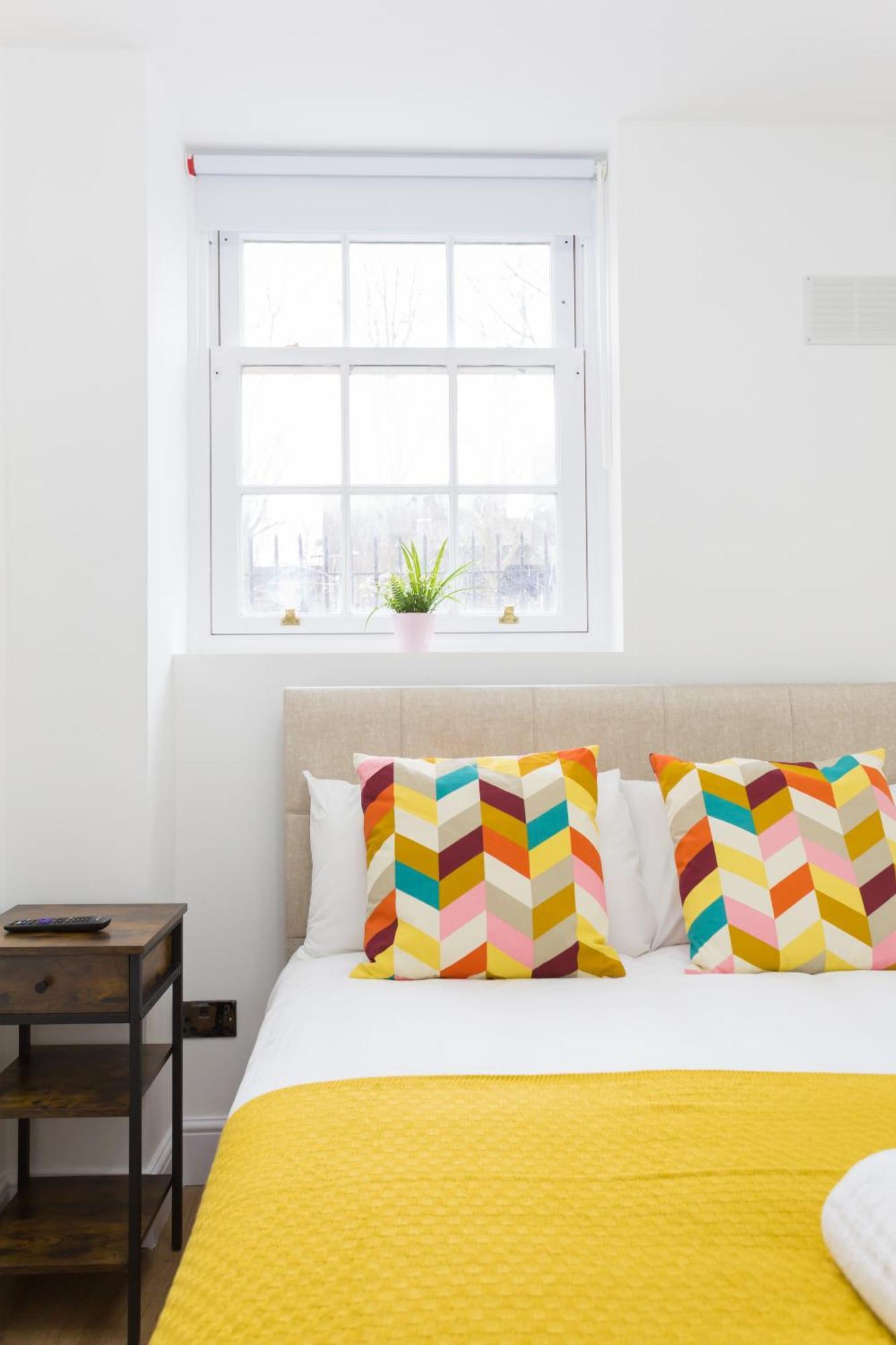 City Centre One Bedroom Apartment Next To Station, Newly Renovated Londen Buitenkant foto