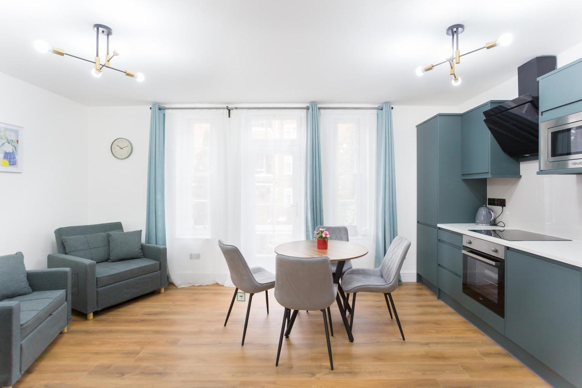 City Centre One Bedroom Apartment Next To Station, Newly Renovated Londen Buitenkant foto