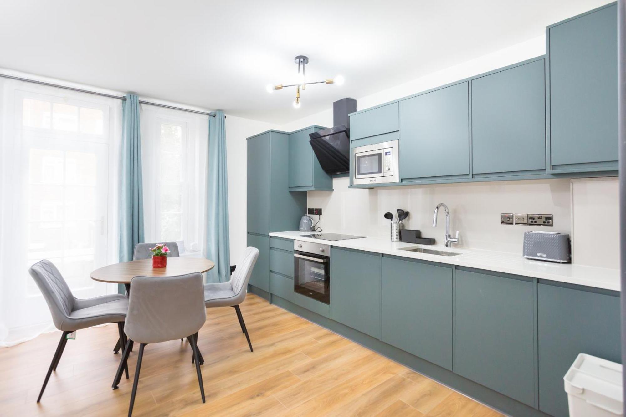 City Centre One Bedroom Apartment Next To Station, Newly Renovated Londen Buitenkant foto